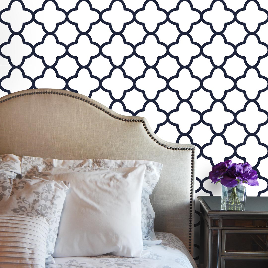 Moroccan white and navy blue patterned wallpaper - Dekoori image 2