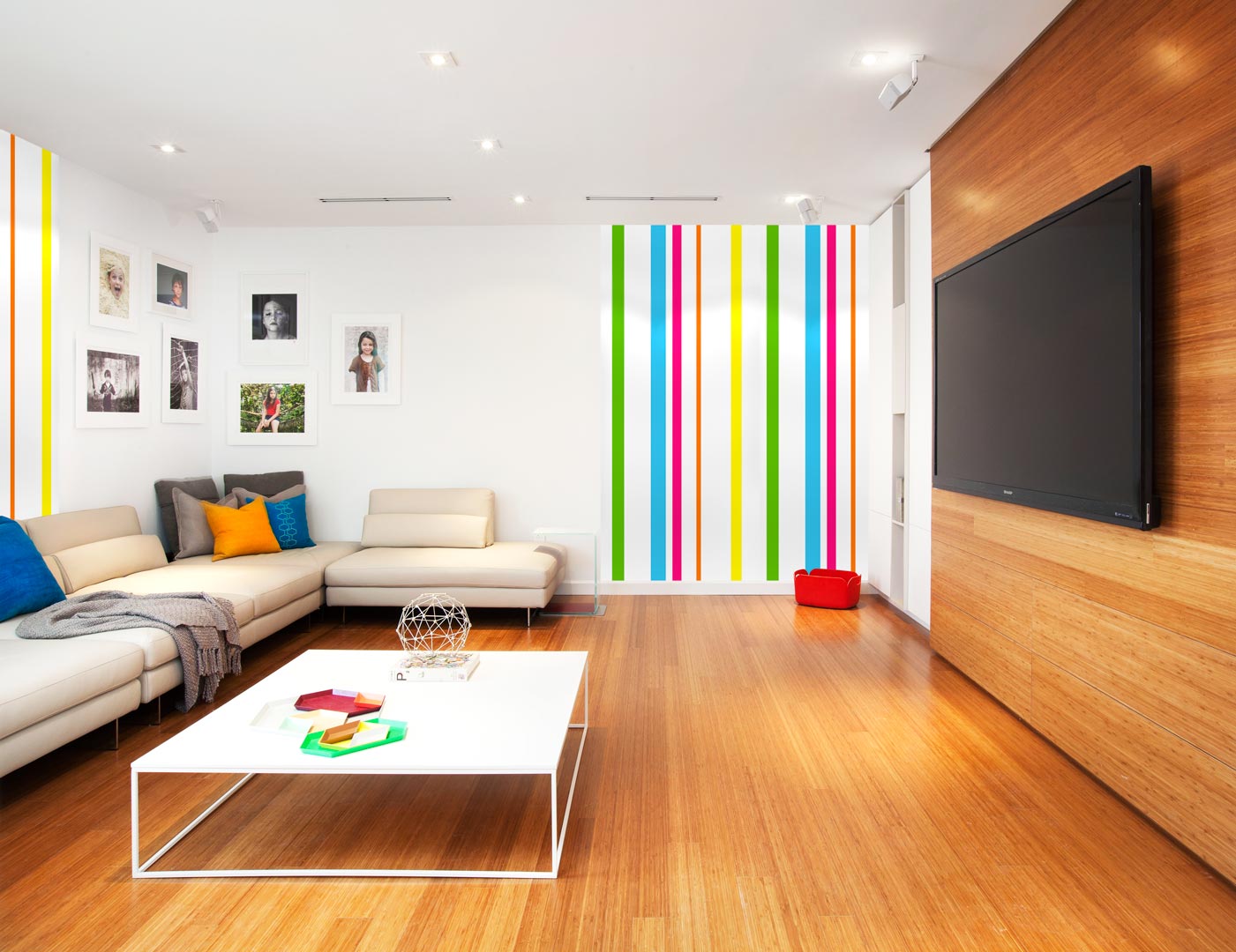 Colourful decorative vertical striped wallpaper - Dekoori image 3