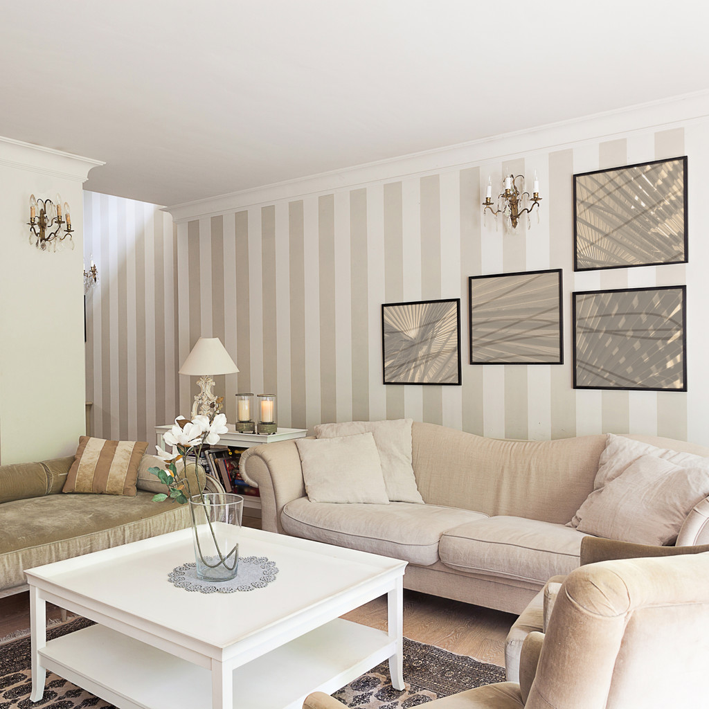 White and grey vertical striped wallpaper - Dekoori image 4