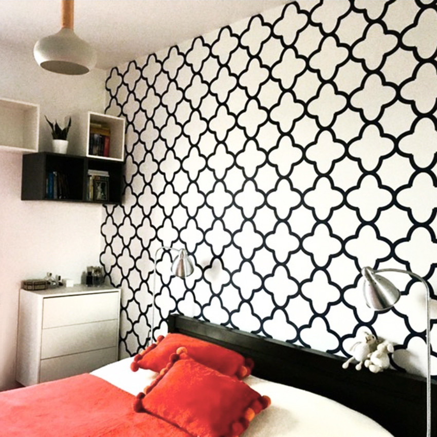 Moroccan white and navy blue patterned wallpaper - Dekoori image 4