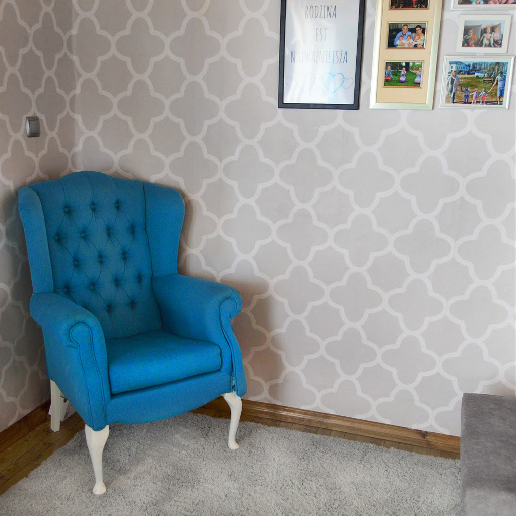 Grey and white quatrefoil oriental pattern wallpaper - Dekoori image 3